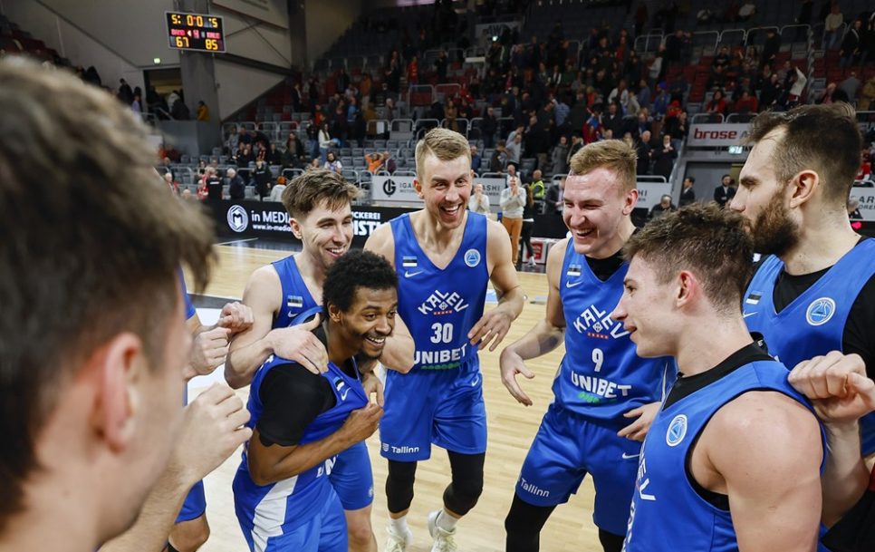 Kalev/Cramo meestel on põhjust olla rõõmus, sest pärast triumfi kodustel karikavõistlustel ollakse konkurentsis nii eurosarjas, Eesti-Läti liigas kui mõistagi ka Eesti meistrivõistlustel. Foto: FIBA Basketball.
