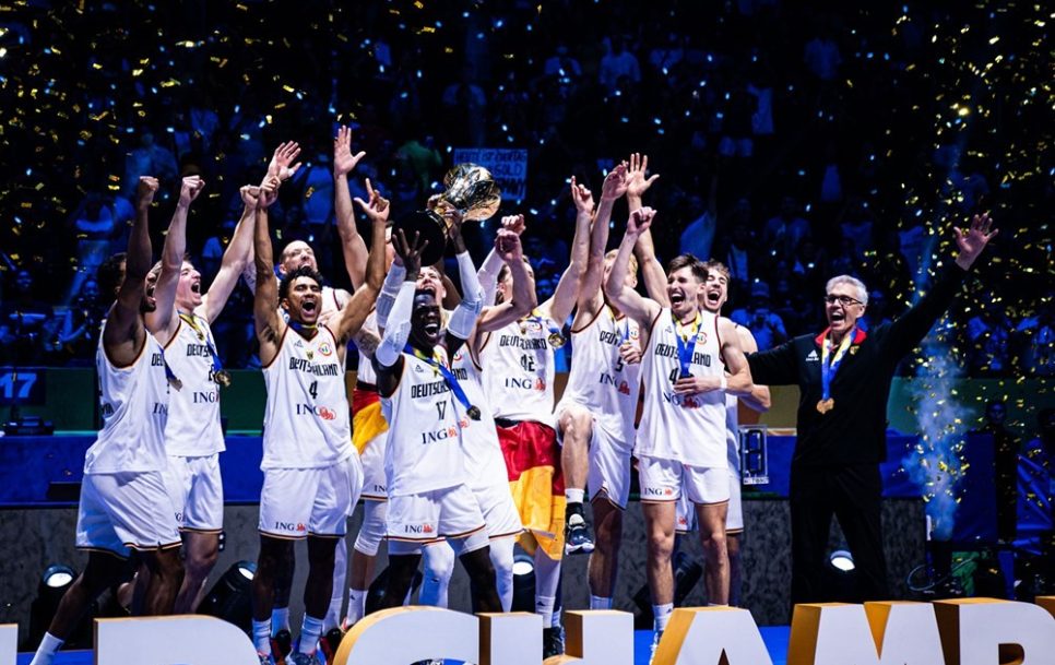 Saksamaa mängijad tähistamas tänavust maailmameistritiitlit. Finaalis alistati Serbia 83:77. Foto: FIBA.basketball