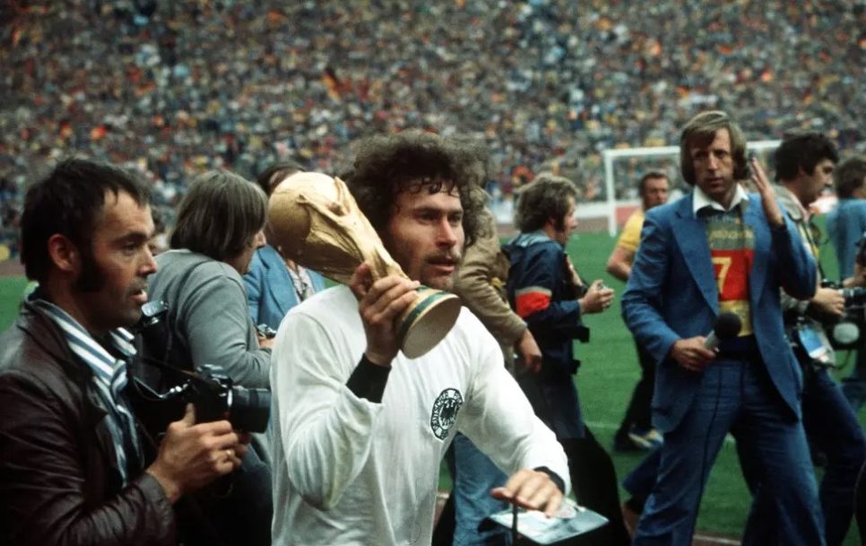 Paul Breitner oli 1970ndatel üks paremaid mängumehi, domineerides nii Müncheni Bayernis kui ka Saksamaa koondises. Foto: Getty – Contributor