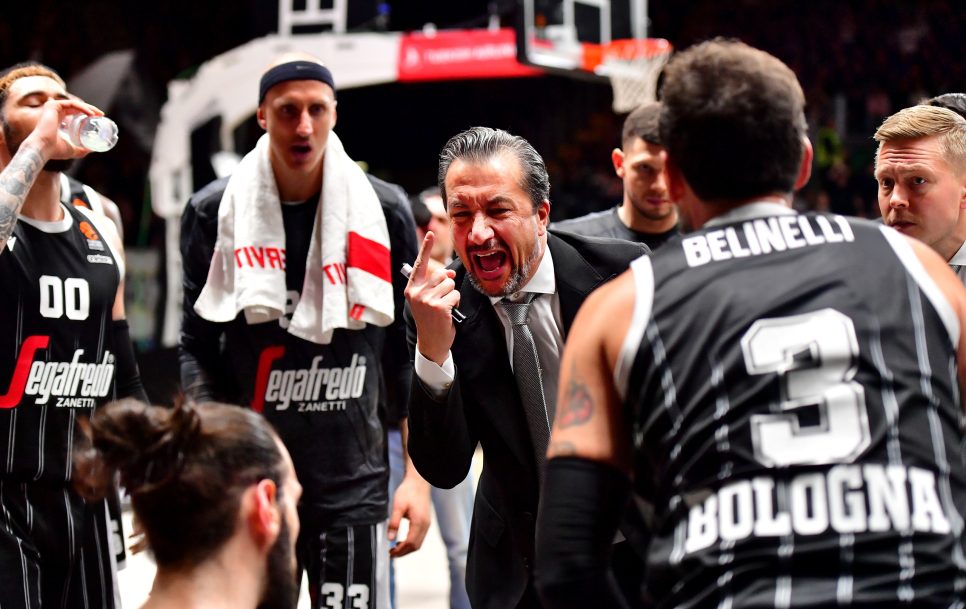 Peatreener Luca Banchi on Bologna Virtuse vorminud ühtseks löögirusikaks. Foto: Luca Sgamellotti/Euroleague Basketball, Getty Images