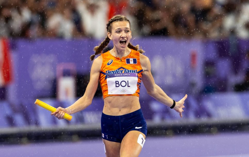 Olümpia 4×400 m segateatejooksus oli Holland enne Boli vahetust neljas. Ta tõstis võimsa lõpuspurdiga oma riigi esimeseks. Foto: Imago Images