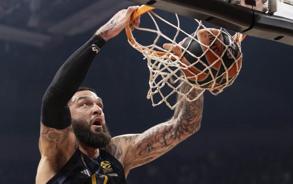 Shane Larkinile meeldib sööta ja Vincent Poirier’le (pildil) palli korvi suruda. Pole kahtlustki, et see duo pakub meile vägevaid alley-oop’e! Foto: Srdjan Stevanovic/Euroleague Basketball, Getty Images