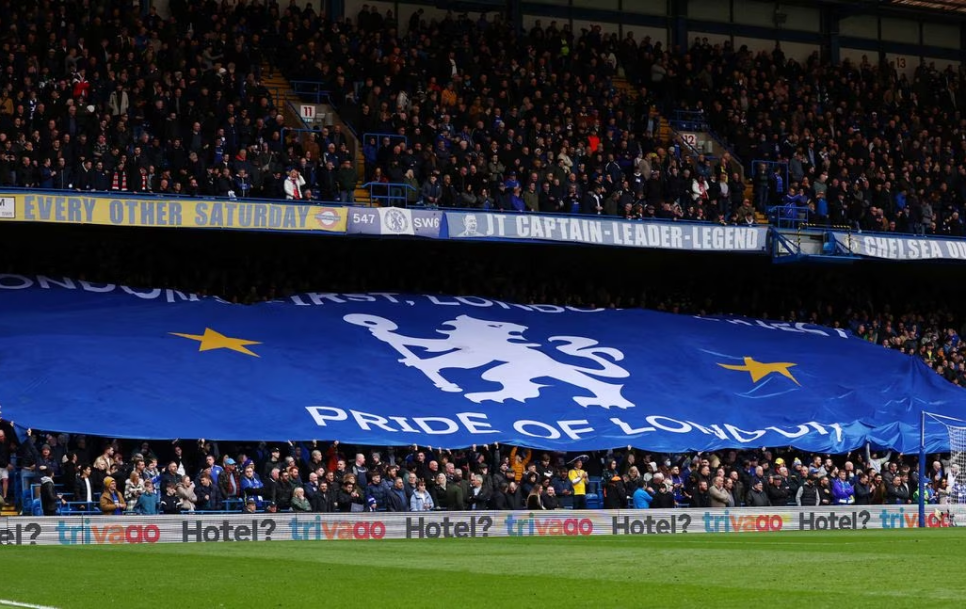 Chelsea atbalstītāji Stamford Bridge stadionā, Londonā, 2022. gada 13. martā. Avots: REUTERS/David Klein