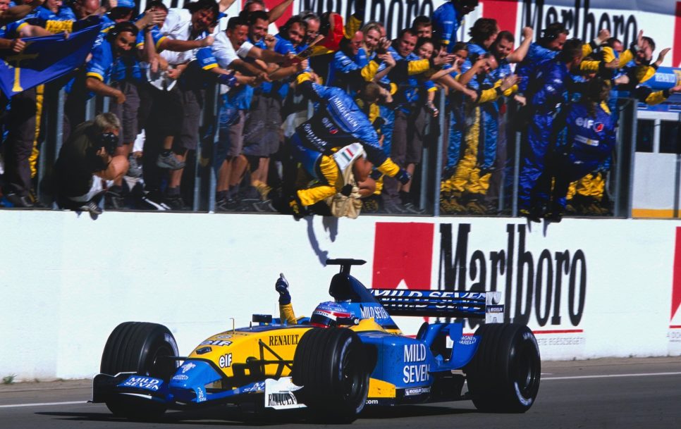 Fernando Alonso pēc savas pirmās uzvaras 2003. gada Ungārijas Grand Prix