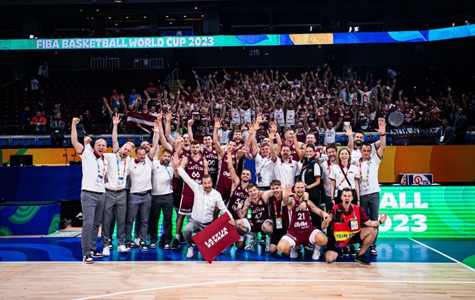 Latvija ne tikai var, bet tai arī vajadzētu lepoties ar savu pirmo PČ. Galu galā viņi finišēja kā piektie! Avots: FIBA