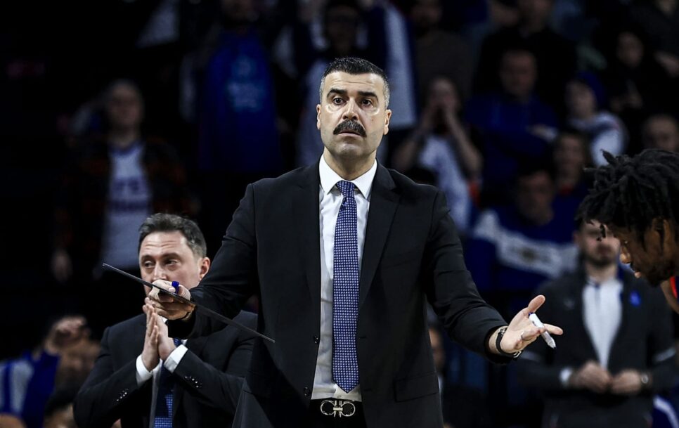 While Erdem Can’s first big chance as a head coach in top basketball was very successful at the helm of Ankara Türk Telekom, his second chance with Istanbul’s Anadolu Efes went awry. Source: Tolga Adanali/Euroleague Basketball via Getty Images