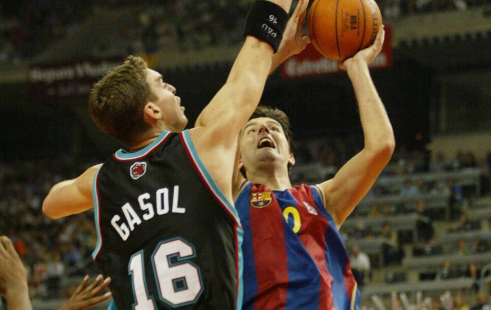 Although Dejan Bodiroga (with the ball) didn’t spend a single second in the NBA, he did play against one of their teams. This photo is from October 2003, when Bodiroga’s Barcelona hosted the Memphis Grizzlies. Rodolfo Molina/Euroleague Basketball via Getty Images