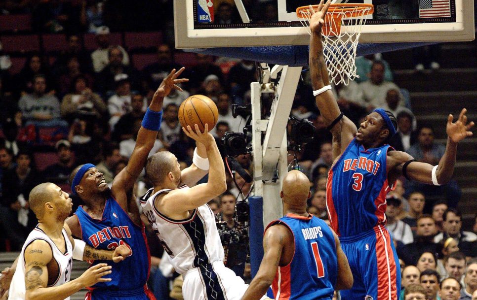 When Ben Wallace (number 3 in blue) outstretched his hand, he blocked a shot sooner rather than later. Source: Imago Images