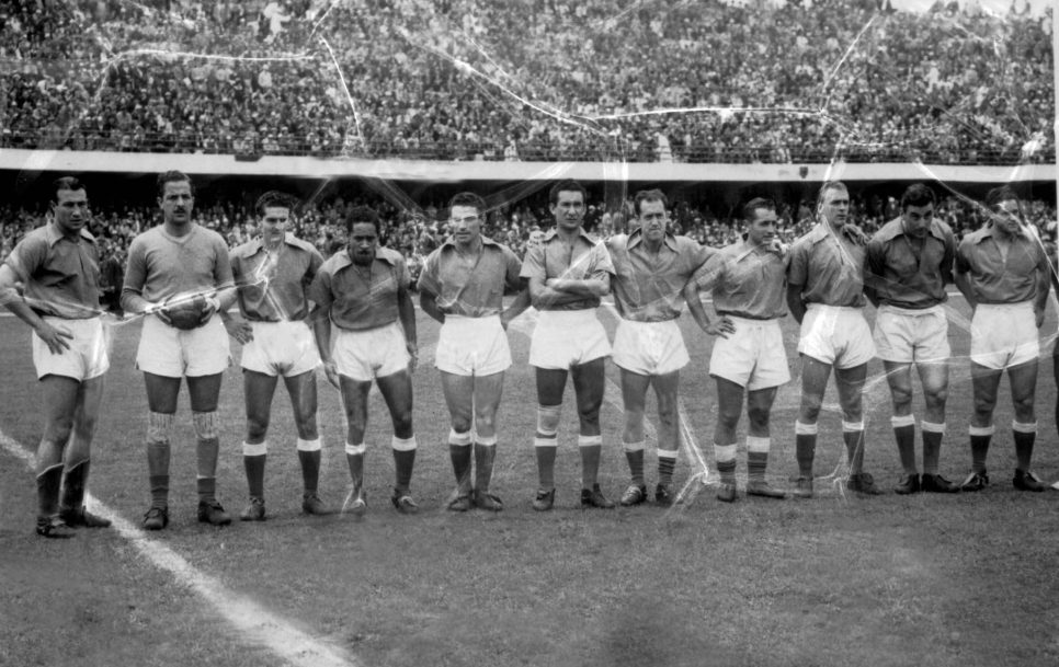 This photo of Millonarios players was taken in 1952 before a trip to the tournament in Madrid. At the end of the row are the team’s biggest stars: Alfredo Di Stefano (third from the right), Néstor Rossi, and Adolfo Pedernera. Source: Imago Images